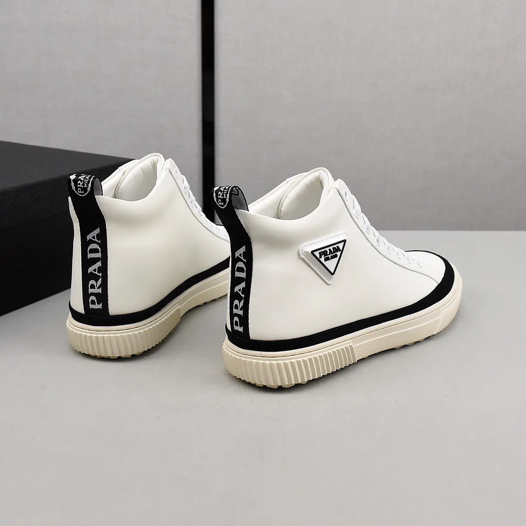 PRADA [Prada] high-top sports and casual shoes. Men's shoes 💰440💰. The upper is made of cowhide, sheepskin lining, rubber outsole, comfortable on the feet, men's size 38-44, choose according to your usual wearing size.